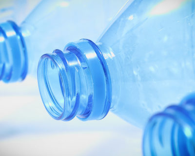 ¿Cómo el BPA de las botellas plásticas puede afectar tu salud?